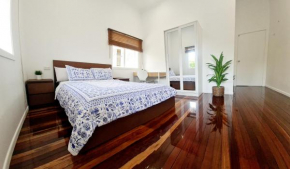 Entire 2-Bedrm Unit in Maryborough CBD, Furnished